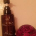 【アミノ酸オーガニック】「オーロラシャンプー」私は髪の量も多く、ヘアカラーの繰り返しでダメージ、頭皮も痒みがありました。でも毎日ヘアメイクをするのが楽しくて、ハーフアップやアップをし、上部分は立たせ&hellip;のInstagram画像