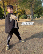 𓂃‪𓃱𓈒𓏸KIDScode▷▷▷何故かちょっぴりダサポーズの兄🤣現在マリオが大好きすぎて毎日マリオの話🍄笑⁡この日はu0040nissen_kids_official さんの両面ボアベスト&hellip;のInstagram画像