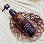 このオーロラシャンプーしばらく使ってるけど、アミノ酸系って穏やかな洗い心地でいいですね。ぱさつき抑えてくれるところが好き。オールインワンタイプだけど手持ちのトリートメント使ってもいい仕上がりでし&hellip;のInstagram画像