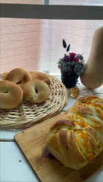 ✎ ̼ 何も予定のない日は朝からパンを焼く日思い付きレシピで作るその日限定のパン今回はバターナッツカボチャを練り込んでみました。 ✎ ̼ ̼ ̼ ̼ ̼ #本日開店#おうちパン&hellip;のInstagram画像