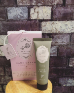 .ツーウェイワールド様よりハンドクリームのモニターをさせていただきました。2種類の紅茶の香りがあり、アールグレイとジャスミンティー☕️わたしはジャスミンティーをお試しさせていただいたの&hellip;のInstagram画像