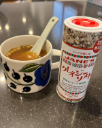 日本緑茶センター株式会社様のご提供でクレイジーソルトをお試しさせていただきました✨✨お肉料理やスープ、目玉焼きにささっと振りかけてみました🍽✨岩塩以外にペッパー、オニオン、ガーリック、タイム、セ&hellip;のInstagram画像