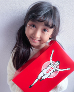 #PR #江崎グリコ株式会社 グリコのギフトにピッタリなお菓子セット！関西のお土産にも良いよね！とってもたくさん入ってるよー。もちろん娘はキャラメルのおもちゃが1番好き。すぐ開けてたよ。&hellip;のInstagram画像