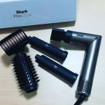 Sharkのマルチスタイリングドライヤーを使い始めて約1か月。髪が濡れたまま巻けるので乾かすついでに夜巻いておいて翌日もゆるく残ってくれてるのでアレンジする機会が増えました✨あれこれ使っている&hellip;のInstagram画像