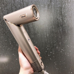 .音量注意🤣🤣🤣シャークのドライヤー、動画撮ってみました😌✨マルチスタイリングドライヤー FlexStyle✨音は大きいけど慣れてきました😳乾くのが早いし同じ箇所に使っても熱くなりづ&hellip;のInstagram画像