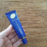 薬用美白とエイジングケアを叶えるプラセホワイター薬用美白アイクリーム化粧水やクリームでお肌を整えたあとに、小じわが気になる目元やほうれい線にやさしく塗り込んで使ってます。コックリとした感触だ&hellip;のInstagram画像