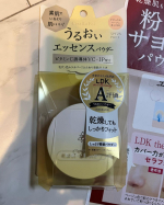 先日お試ししたセラフォアエッセンスパウダー！パウダーなのにしっとりしてこの時期乾燥肌の私には特に嬉しい使用感でした！カバー力がしっかりあるので下地＋これだけで簡単ベースメイク完成するので忙しい朝にも&hellip;のInstagram画像