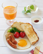 PR朝食にんじんとみかんを使ったスムージーを添えました。にんじん30gみかん1個水 70gオリゴのおかげ 小さじ1をハンドブレンダーでジュース状に。善玉菌の栄養となる「オリゴ糖」、&hellip;のInstagram画像