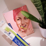 スイス生まれの歯ブラシクラプロックスを使ってみたよ。&nbsp;今まで歯ブラシなんて特にこだわらず、ドラッグストアで買う時セール品を選んでいたんだけど、⁡これ、全然普段のと違う！⁡衝撃！まず、ブラシが気持ち&hellip;のInstagram画像