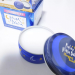 「リラックスナイトバーム」おやすみ前に塗るだけでリラックス効果が期待できる保湿バームです。小さめの缶に入ったバームです。星や月が描かれたデザインが可愛い🌙スパチュラ等で取るときはシャリシ&hellip;のInstagram画像