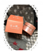 『千の潤い』タウリフトパワーセラムをお風呂から上がって、顔につけました。とても使用しやすい、小さなヘラが付いています。清潔を保つ事が出来て、適量がすくえるので、本当に便利が良いです。使用した感想は&hellip;のInstagram画像