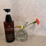 一本使ってみてビックリ‼️紫外線ダメージと湿気が多くてパサパサうねうねの髪の毛がサラサラになりました✨これからも使い続けたいシャンプーです。トリートメント不要これだけでサラサラになる不思議&hellip;のInstagram画像