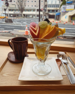 駅前に用事があったので時間潰しと言うなの優雅な時間モリタニさんでお茶u0040moritani55 フルーツパフェ〜！！アイスがあっさりしてて美味しい！もりもりのフルーツ！そして、&hellip;のInstagram画像