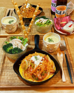 *。🌜おうち晩ごはん🌛今週は夜の外食が数回控えてるのでおっきな買い物はせず🛒ありもの食材で乗り切ろう‼️がコンセプトな我が家👩🏻&zwj;🍳・オムナポリタン・野菜のポタージュ・鶏ハムサラダ&larr;&hellip;のInstagram画像