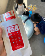 除菌水を作れるジアニストという次亜塩素酸パウダーを使いました✨夏の間は毎日のように水遊びしていたので水に浸かっていたおもちゃも除菌できるし、目には見えないバイキンも少し安心感がありました💕濃度を変&hellip;のInstagram画像