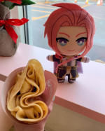 雪が積もる前に行かないと！ということで推しのぬいと小千谷に行って #星野屋 で生クリームなしのチョコバナナクレープといちごクレープ！相変わらず生地が分厚くてもちもちでフルーツとクリームとの相性が良&hellip;のInstagram画像