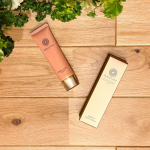 .　首元のケアされていますか？👀実は年齢を感じやすい首元！　私は顔のスキンケアのついでに化粧水とクリームを塗っています💆&zwj;♀️　最近、首元のハリのなさがとても気になっておりしっかりケア&hellip;のInstagram画像