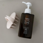 産後って髪の毛すっごく抜けますよね&hellip;3人出産した私、毎回産後の抜け毛と何故か産後って乾燥しやすくなって頭皮も乾燥するので痒みが出たり、敏感になったり💧そして短い髪の毛がピンピンしてアホ毛がすごいし&hellip;のInstagram画像