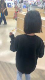 🎄自分で描いた手紙✉️トイザらスのサンタ🎅ポスト📮へ投函しに行ってきました🥺郵便局ではトイザらスにあるのがいいよね！サンタさん本当に来てくれるかな？ポスト入れた時の顔がニヤニヤで可&hellip;のInstagram画像