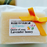 アンティアンの人気Ｎｏ．1オーガニック洗顔石鹸クイーン オブ ソープ ラベンダーハニー🍯🎼･*. ʚ🧸ɞ.*･ﾟ🎼🐝🍯. ꙳ ⢁ᐧ⁡⁡⁡有機栽培の高価なホホバオイルを贅沢に使用し！南フランス・プロバ&hellip;のInstagram画像