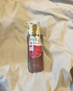 ..冬って本当に全部がカサついてしまうので保湿が必須なのですが、とってもお気に入りのローションができました🧴♡お風呂出た後の5分が保湿のゴールデンタイムだと思っているのでその間にぬり&hellip;のInstagram画像