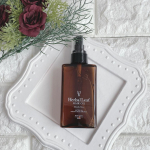 ハーバルリーフ　オーガニックヘアオイルタオルで軽く水を切ってから適量取って使います。髪の毛を乾かして終了。オイルなので、髪の毛がベタつくのかと思いきや、オイルなのですが結構軽め。サラッとし&hellip;のInstagram画像