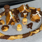 ❤︎ヘクセンハウス❤︎ヘクセンハウスを作るのが子どもの頃から夢だったけどなかなか作れなかった今まで共立食品様からキットを頂いたので作ってみました。最後の土台をうっかり作り間違えちゃ&hellip;のInstagram画像