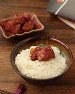 馬肉のひとくち燻製　をお試し。燻製とはいいつつ、醤油の味が強め。「お醤油屋さんが作った」にも納得。馬肉だから脂控えめ。あっさりしていました。おつまみなのかな？？と思いつつ、私はそういうのを全&hellip;のInstagram画像