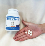 こどものカルシウム補給に、グミお試ししてみました。以前にタブレットタイプのを購入して食べさせていたんですが、飽きてきてストックある状態で拒否されまして&hellip;グミならどうかなと試したところおいしい！との&hellip;のInstagram画像