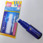 「プラセホワイター プラセンタ配合美容液」肌悩みの根源へ全方位アプローチし、プラセンタの美肌力でくすみのないハリ肌へ導く原液美容液です。青いポンプ式のボトルに入っています。コンパクトなボトル&hellip;のInstagram画像