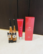 エタリテ アイ エッセンスクリーム〈目もと用クリーム〉で、目元乾燥ケアしています！冬の乾燥が本格的になってきて、目元のシワが目立ってきた！？私は朝晩、この赤いパッケージのアイクリームを愛用中♡&hellip;のInstagram画像
