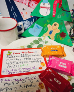 2023.12.24#クリスマスイヴ 子供たちと一緒に#サンタ さんにお手紙とお菓子を準備🌈次男のお手紙は解読不能なので長男がかいてくれたけどカタカナかけないし漢字かかないし汚すぎる&hellip;のInstagram画像