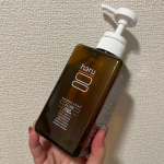 産後の抜け毛と頭皮の乾燥が気になってnijitoさんの『haru kurokamiスカルプ』を使用してみました！動画は寝起きの状態なんですけど、何もしなくてもあのくらいひっかかりもなく気になっていた&hellip;のInstagram画像