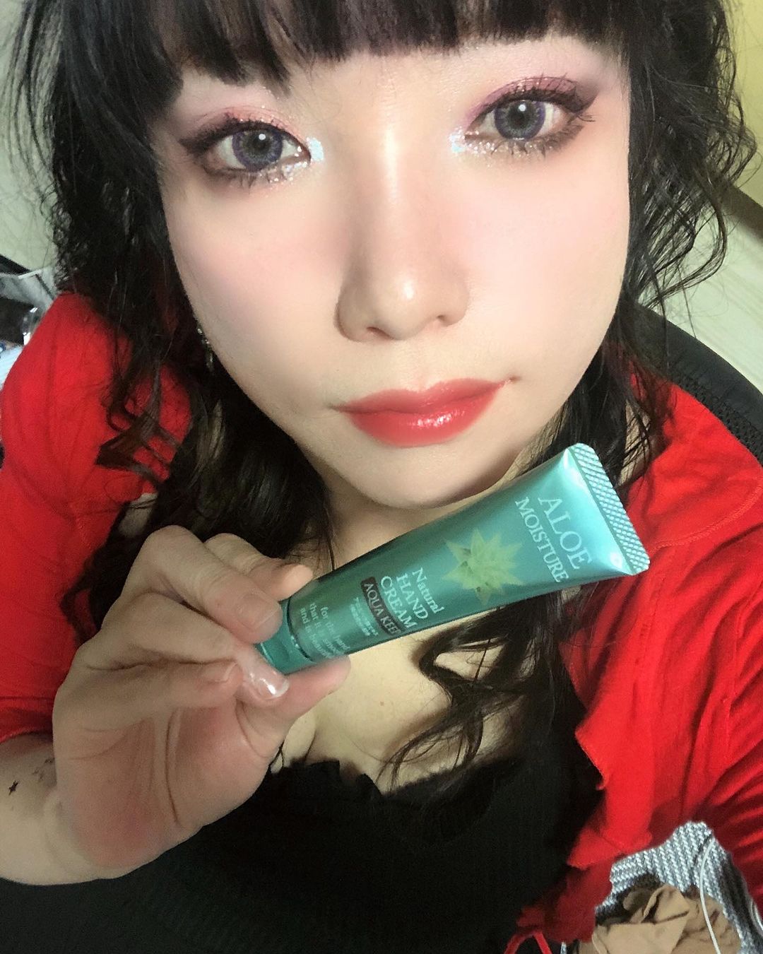 口コミ投稿：アロエモイスチャーハンドクリーム魅力①塗ってすぐベタつかない！こちらは優しい保湿…
