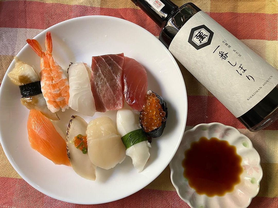 口コミ投稿：お正月🎍はお寿司お刺身✨美味しいお醤油をつけて食べましたよ🥰亀甲萬本店限定取り扱い…
