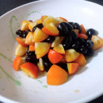 カネ吉の丹波黒黒豆を提供していただきました！保存料・着色料不使用のカネ吉の丹波黒黒豆。家庭で煮るようにゆっくりと圧力をかけ、丁寧に灰汁（あく）を取り除き臭みを飛ばして調理を行っているため、すっき&hellip;のInstagram画像