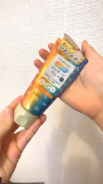 新感覚のマッサージクレイを使って、毛穴ケアがラクにできちゃいます！洗顔後、顔全体に馴染ませ、優しくマッサージしてから洗い流すだけ。個人的に、使った感じは本当に温かから冷たく変わり（温感で毛穴をひらき&hellip;のInstagram画像