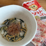 .お茶漬けにプレ節をトッピング◎.いつものお茶漬けじゃないみたいに美味しさがあがりました🤤かつお節が薄いから柔らい！他のお料理にも使ってみたいです！！.#PR #マルトモ株式会社 &hellip;のInstagram画像