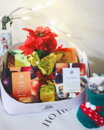 🎄.*christmas gift  こちらは毎年クリスマスに楽しみにしているクリスマスバスケット🧺☁u0040yasai_first   このまま渡すと華やかでとっても喜ばれる&hellip;のInstagram画像