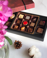 .メリーチョコレートのバレンタインはナッツやキャラメル、コーヒーなど素材にこだわったさまざまなチョコレートが楽しめる。バレンタイン限定ブランドTASTERY（テイストリー）の箱を開けるとときめ&hellip;のInstagram画像