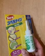 スタジオには、たくさんの衣装をハンガーにかけて収納しています。でもすぐハンガーからつるんと落ちて、ドレスカバーの中にぐしゃっと落ちてしまうので、こちらの「ニュースベラナイン」をハンガーに塗ってみま&hellip;のInstagram画像
