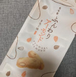 株式会社もち吉の『ふんわりアーモンド きなこ味』をお試し中。めっちゃ軽いです。で、個包装なので食べ過ぎなくていい感じ。ふんわり食感で、癒されます。きなこの上品な香りもとってもお気に入り。&hellip;のInstagram画像