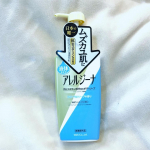 冬に大活躍のかゆみを抑えてくれる成分配合のボディソープ！どうしても冬は体の乾燥や静電気で肌が敏感になりやすく、私の家族もみんなカサカサでお風呂上がりが悲惨な体になっています。今回こちらを使用して、&hellip;のInstagram画像