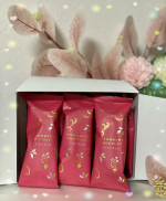 ✨🎁ちょこあられ 化粧箱 いちごチョコ🎁✨パッケージから可愛くてキュンキュン😍💓おせんべい🍘おかきの老舗もち吉さんが作られている商品なの🤗✨@mochidangomura 苺🍓✖︎チョ&hellip;のInstagram画像