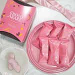 ♡いちごチョコのちょこあられ🍓チョコ&times;あられって合うのかな？なんて思いながら食べてみたけど美味しかったよー🩷封を開けるといちごチョコの香りが🥰サクッふわっなあられに、いちごチョコがよ&hellip;のInstagram画像