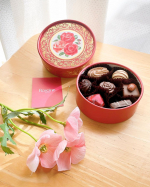 ⁡売り場に並び出したチョコを見て来月バレンタインがあることを思い出したの⁡⁡バレンタインのチョコは誰にあげる？⁡⁡私は旦那さまにはもちろんなんだけど自分にもあげちゃうよ❤️⁡⁡&hellip;のInstagram画像