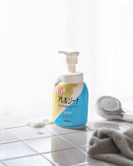 #PR #アレルジーナ□アレルジーナ 泡ボディソープをお試しさせていただいてます！抗ヒスタミン成分配合ボディソープ。ポンプを押すと結構もちっと濃密な泡が簡単に出てきます✨気を抜くと冬&hellip;のInstagram画像