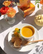 .寒い朝はスープがおいしい。野菜をMOTTOシリーズの冬季限定バターナッツかぼちゃスープでお腹の中からポカポカだよ。かぼちゃもゴロゴロ入っていてとろとろのポタージュスープが贅沢。レ&hellip;のInstagram画像