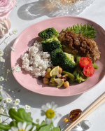 .休日ごはんはフレンチシェフの定期便DELI PICKS でラクしちゃお。おうちに居ながらレストランみたいなハンバーグ シャリアピンソース。ご飯もセットになってるんだけど嬉しいことに半&hellip;のInstagram画像