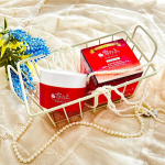 ♡乾燥による小じわをなんとかしたい⁡そんな悩みに応えてくれそうなオールインワンジェル🌹⁡🌿有効成分アルブチン配合　　雪の上🌿⁡定価：3960円（税込）⁡⁡こってりしつつ、みずみずし&hellip;のInstagram画像